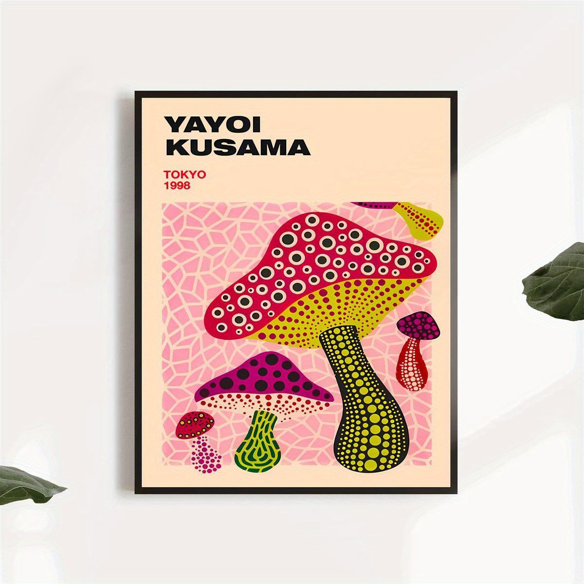 Affiche Yayoi Kusama, champignons colorés, art moderne inspiré de la nature et de la peinture.