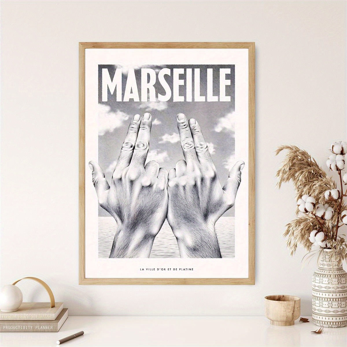 Affiche Marseille - Signe JUL : art moderne vintage pour une décoration chaleureuse et design.