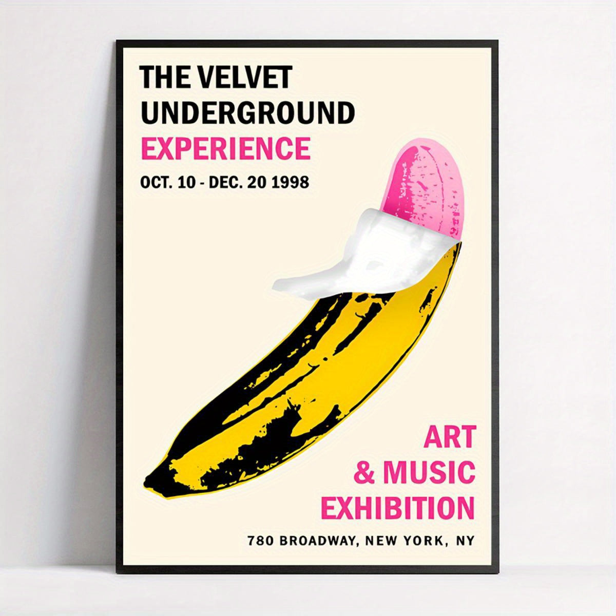 Affiche The Velvet : une affiche vintage jaune, minimaliste et rétro, pour une décoration chaleureuse.