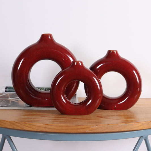 Vase céramique rouge, un accent vintage pour sublimer votre décoration chaleureuse et moderne.