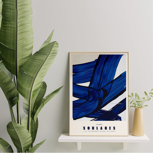 Affiche Soulages : art abstrait moderne, bleu vibrant pour une décoration chaleureuse et élégante.